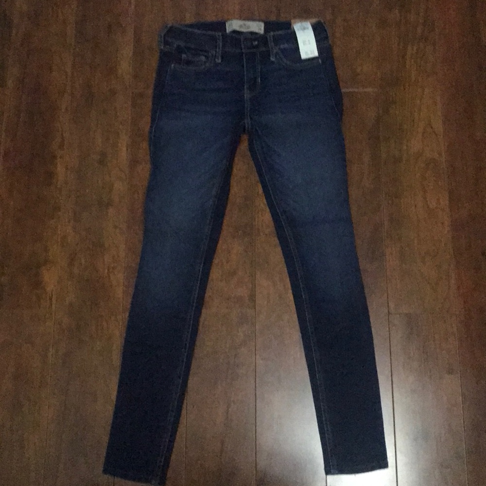 NWT! Hollister Super Skinny Jeans (0S)